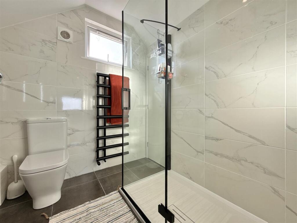 Bedroom 1  Ensuite.jpeg