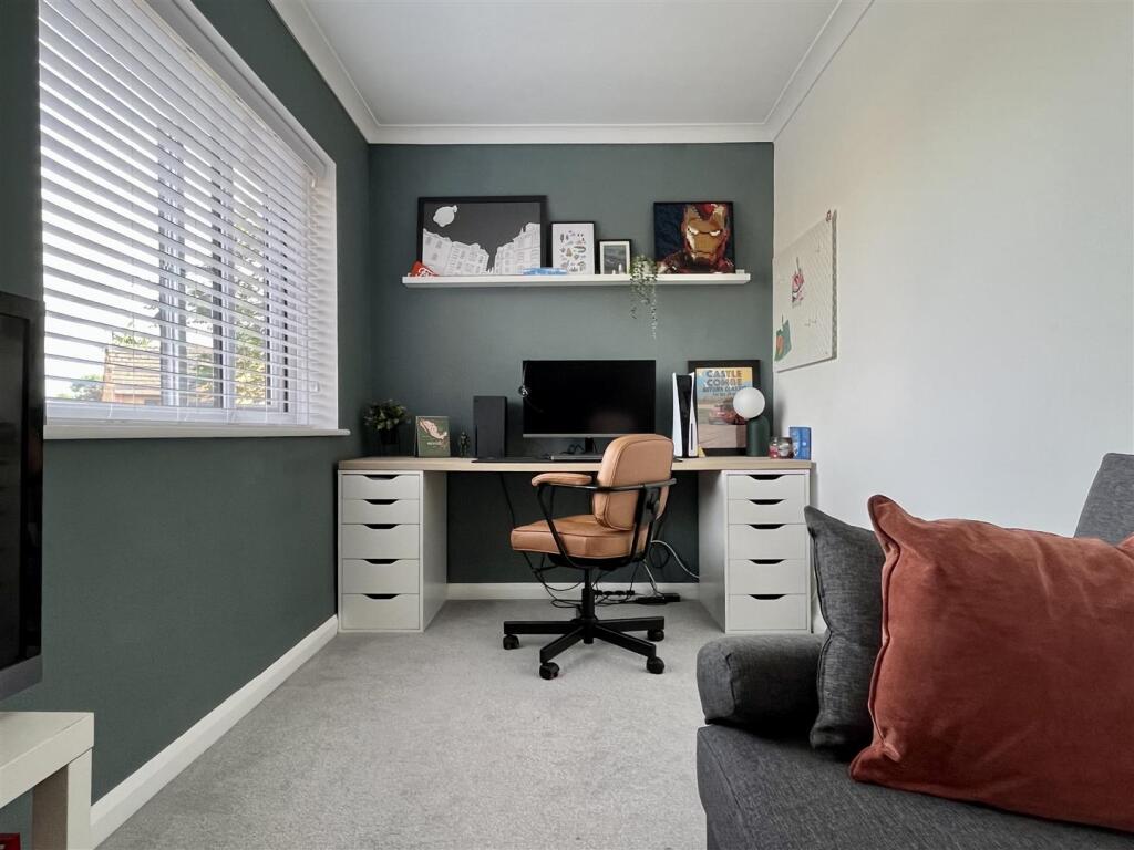 BEDROOM 4