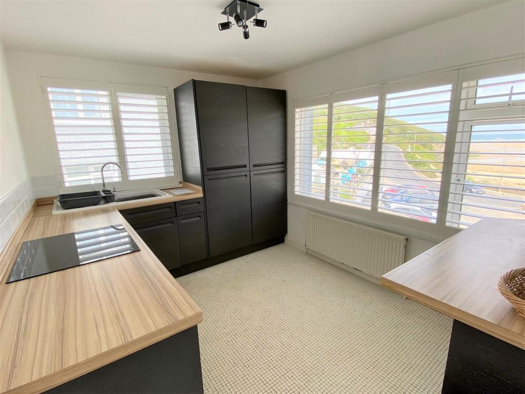 7 Riverside Court Kitchen