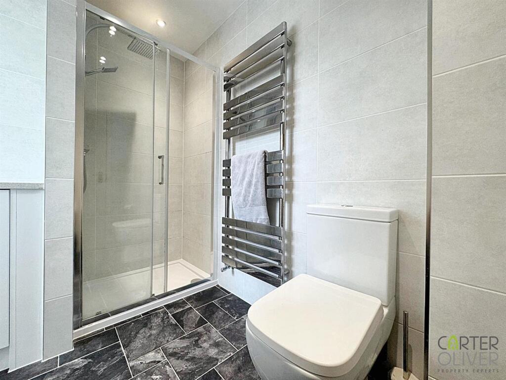 PRINCIPAL ENSUITE SHOWER