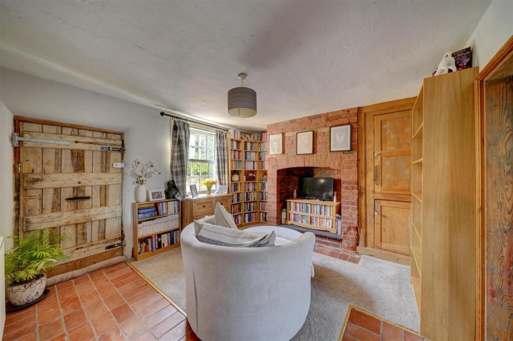 Parkfield Cottage (27).jpg