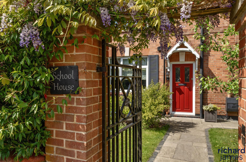 025a3d6395524a2da562aba9490b9113