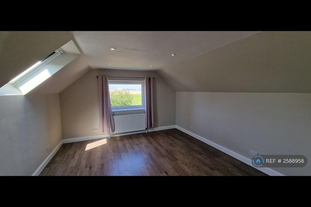 Master Bedroom (1st Floor)