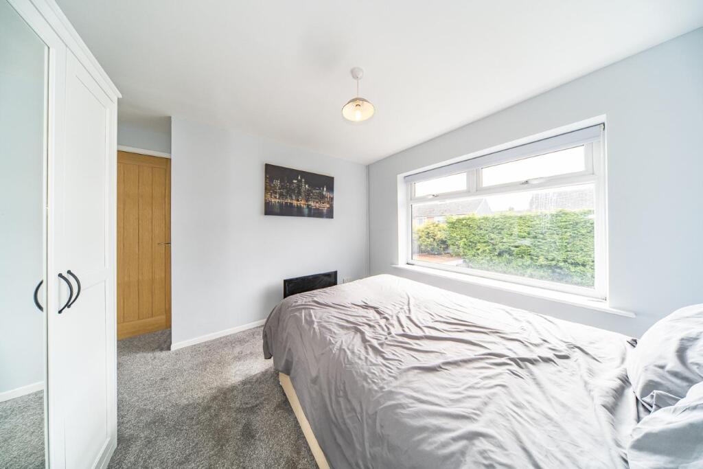 17 Arnside Avenue bedroom 2 2.jpg