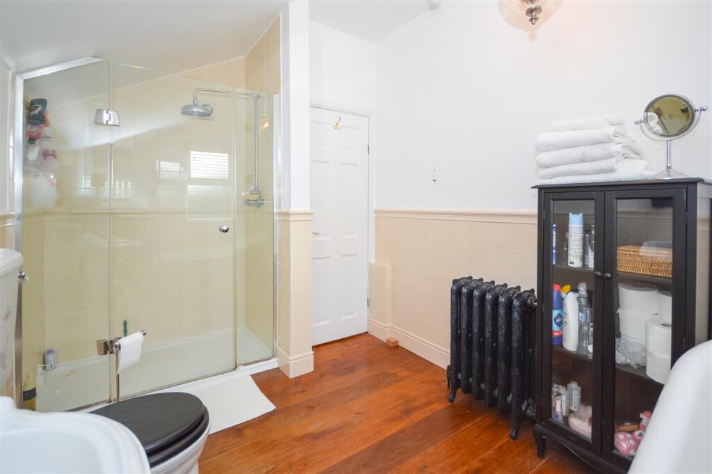 BATHROOM/W.C.