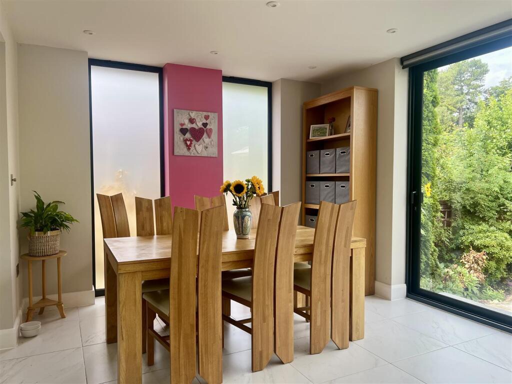 Dining Area.jpg