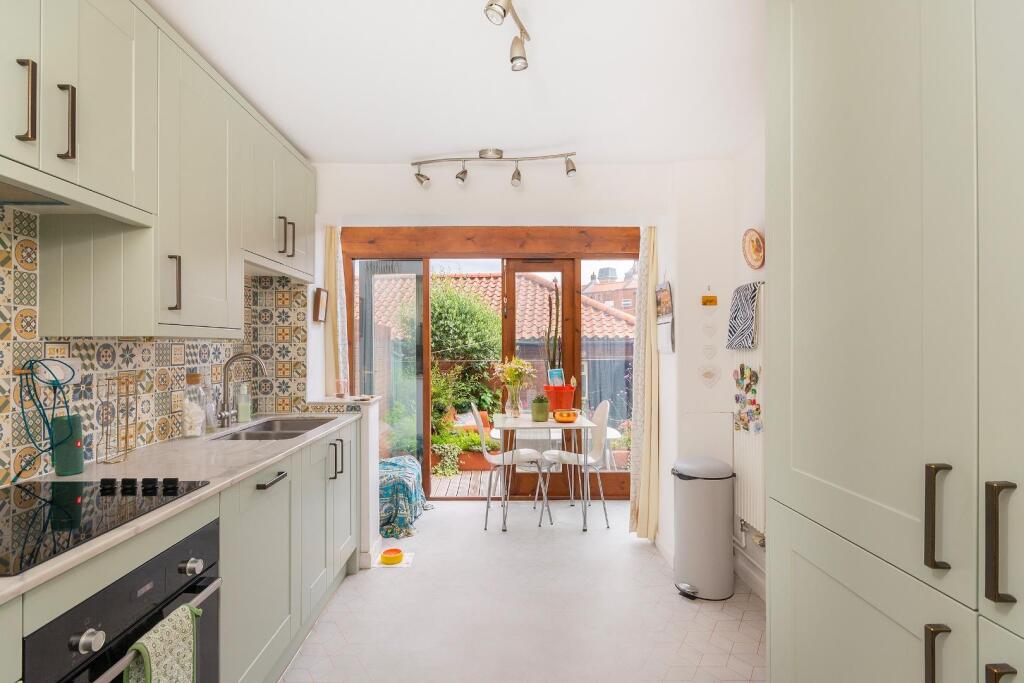 0W6RWW - Kitchen D.jpg