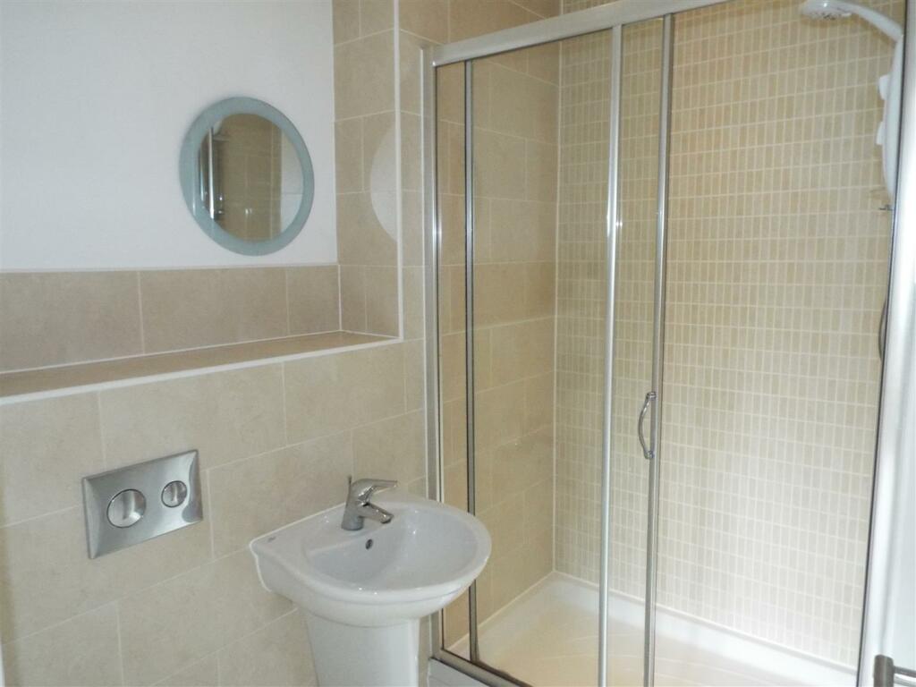 EN SUITE SHOWER ROOM