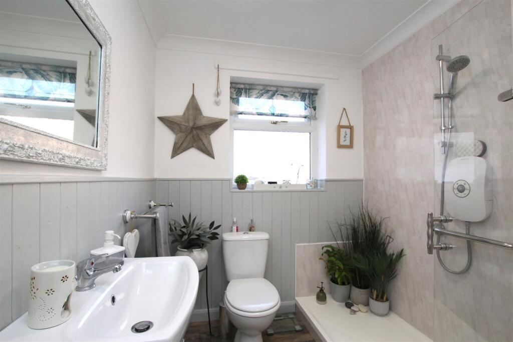 Shower Room.JPG