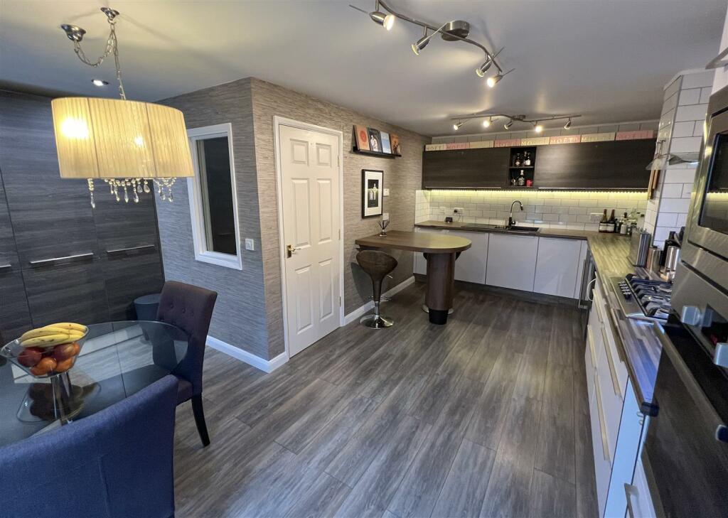 Dining Kitchen B.jpg