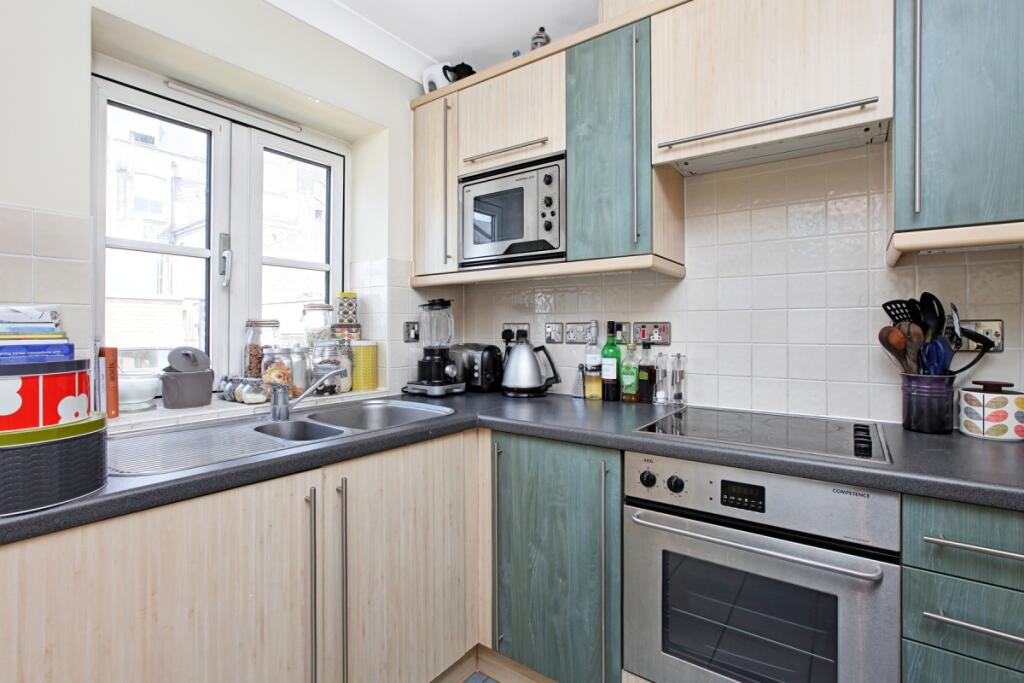 17 MOORE COURT-KI...
