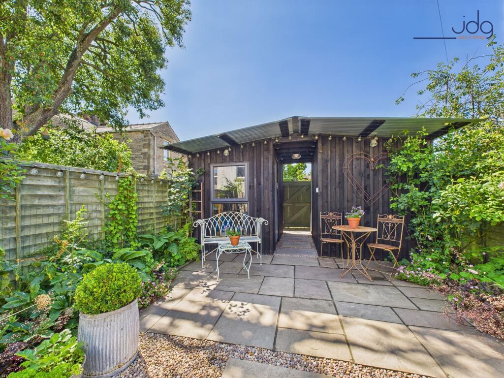 A bespoke workshop/summer house