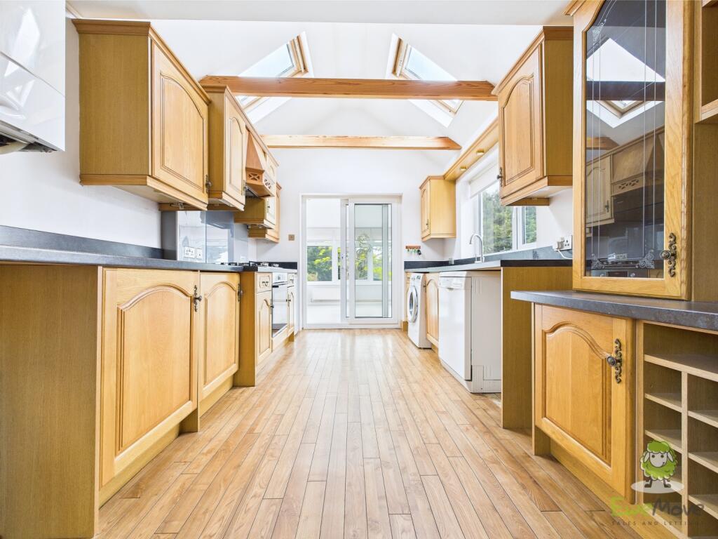 CAM01543G0-PR0128-STILL030