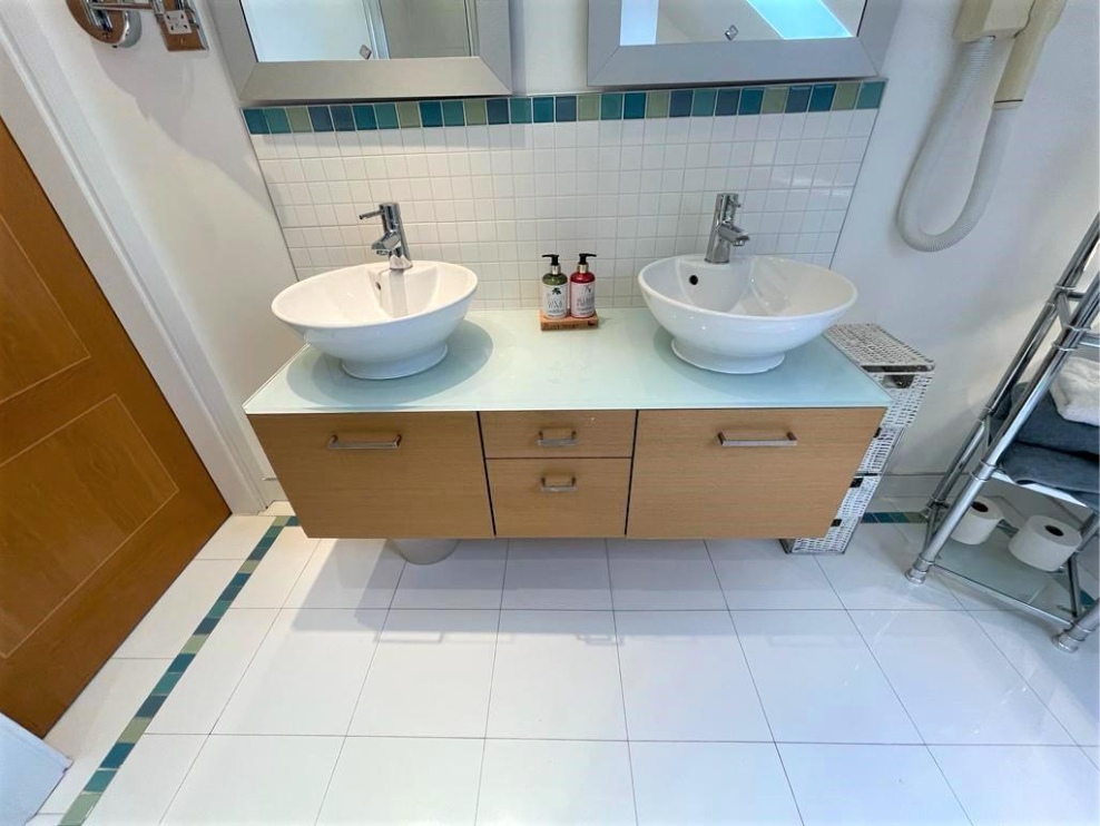 Master en-suite