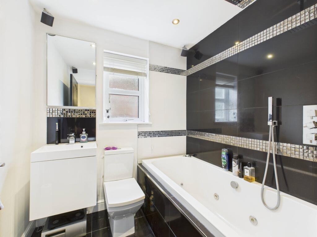 CAM03729G0-PR0057-STILL025