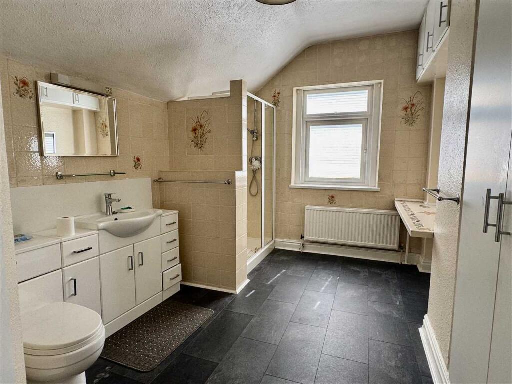 MAIN BATHROOM