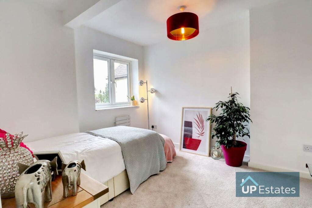 Ensuite Bedroom 1.jpg