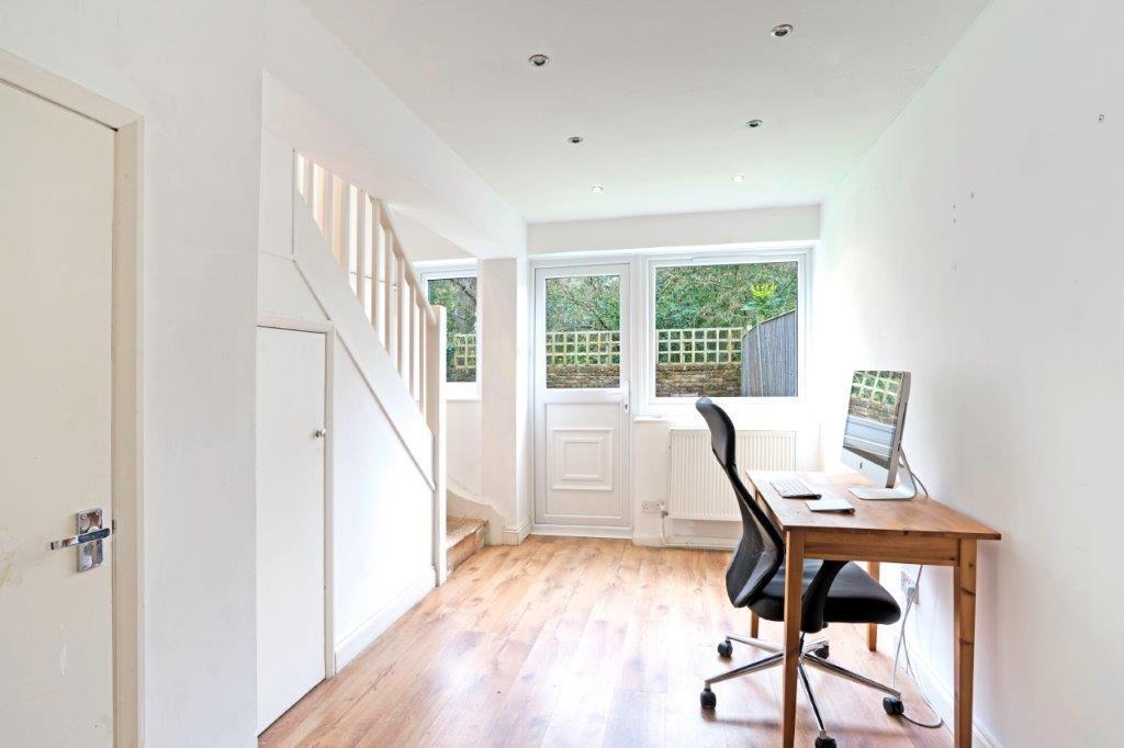 Reception room 
