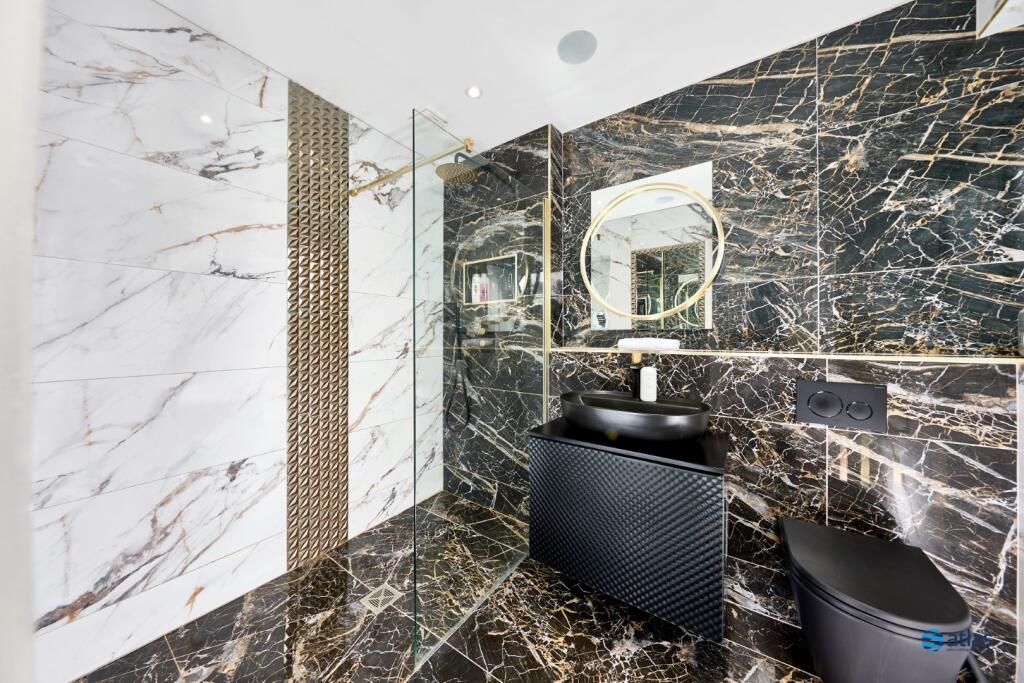 En Suite Bathroom (bedroom 1)