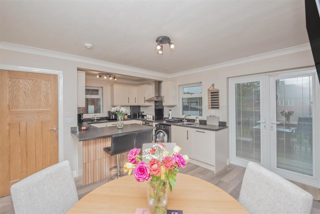 Fitted Kitchen / Diner