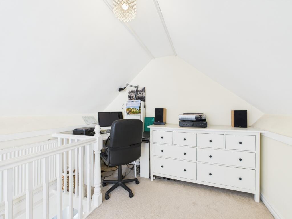 CAM02386G0-PR0123-STILL018