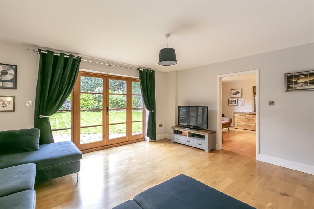 lounge 3.jpg