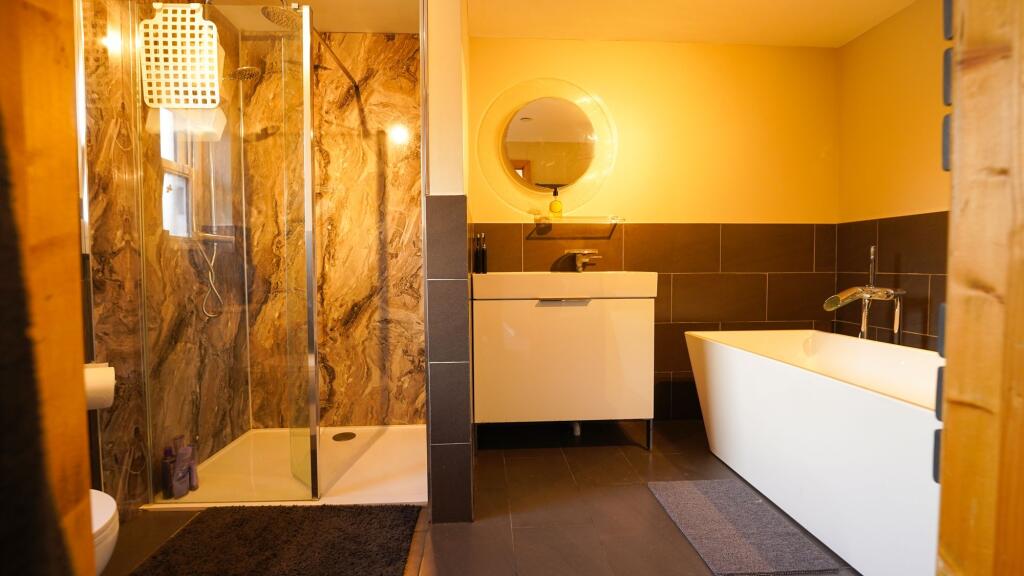 En Suite Bathroom