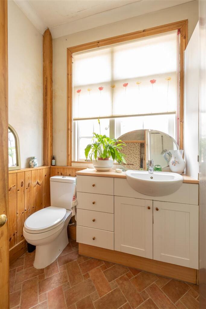 Monkhams Avenue, IG8