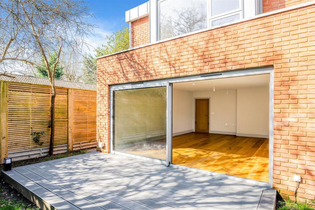 MELVILLE LEE GARDENS, 4 (1).jpg