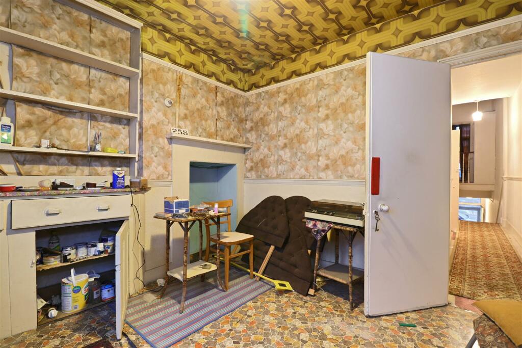 10-782578921 AM 25 Clifford Gardens, Kensal Rise, 