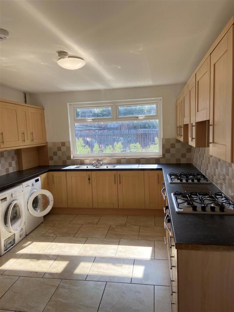 Kitchen 1.JPG