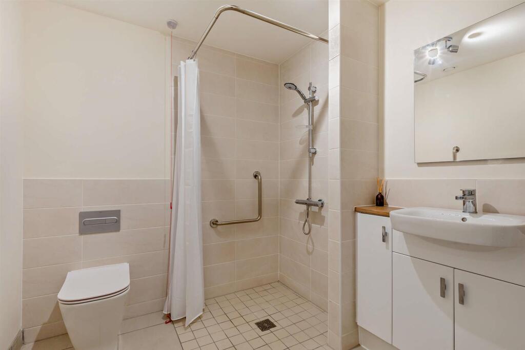 Shower Room: