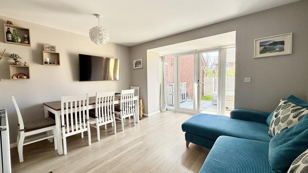 Kitchen/family ro...
