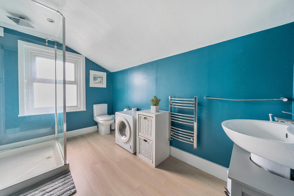 16-681ca8bcd95bc-...