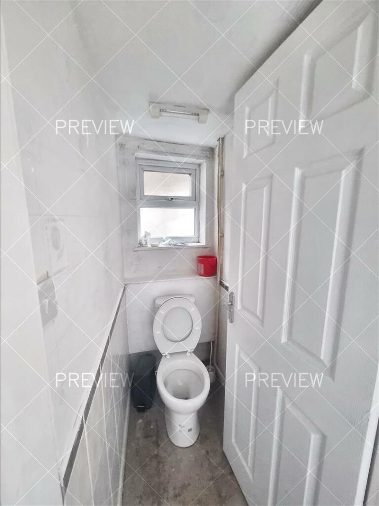 Toilet.jpg
