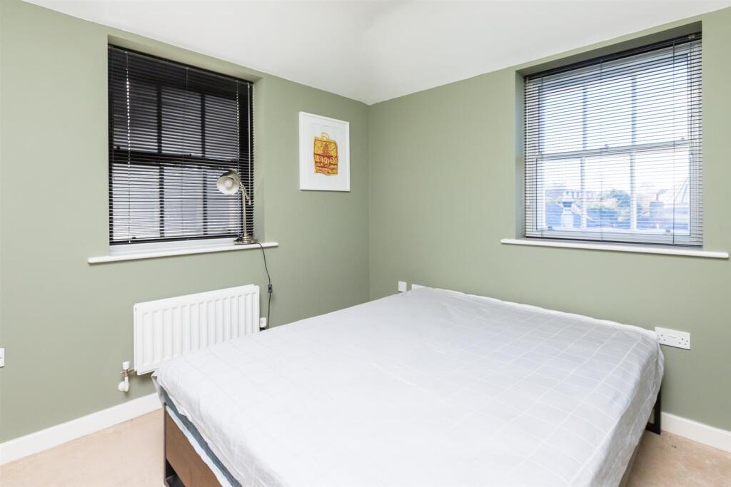 18 Kempthorne Bedroom.jpg