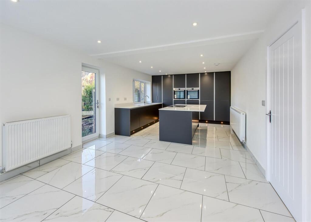 3 Yew Tree Lane-kitchen1.jpg