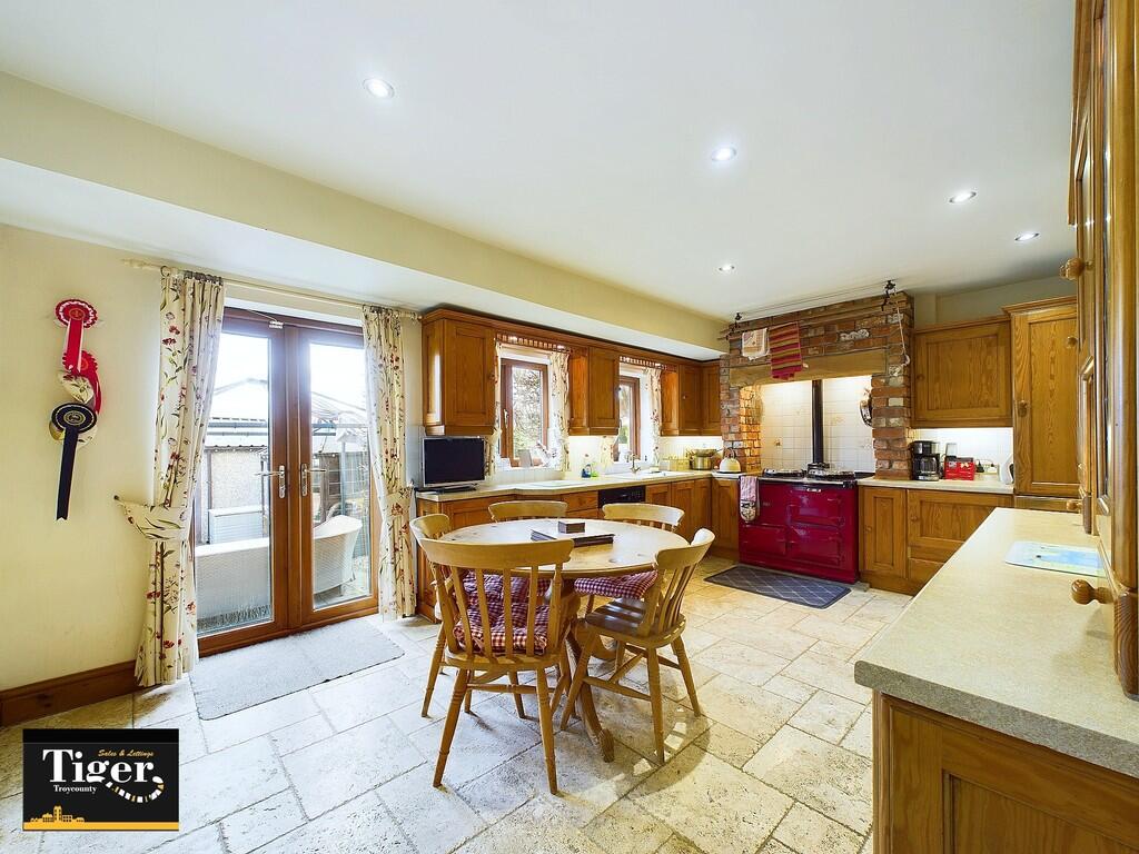 CAM02176G0-PR0427...