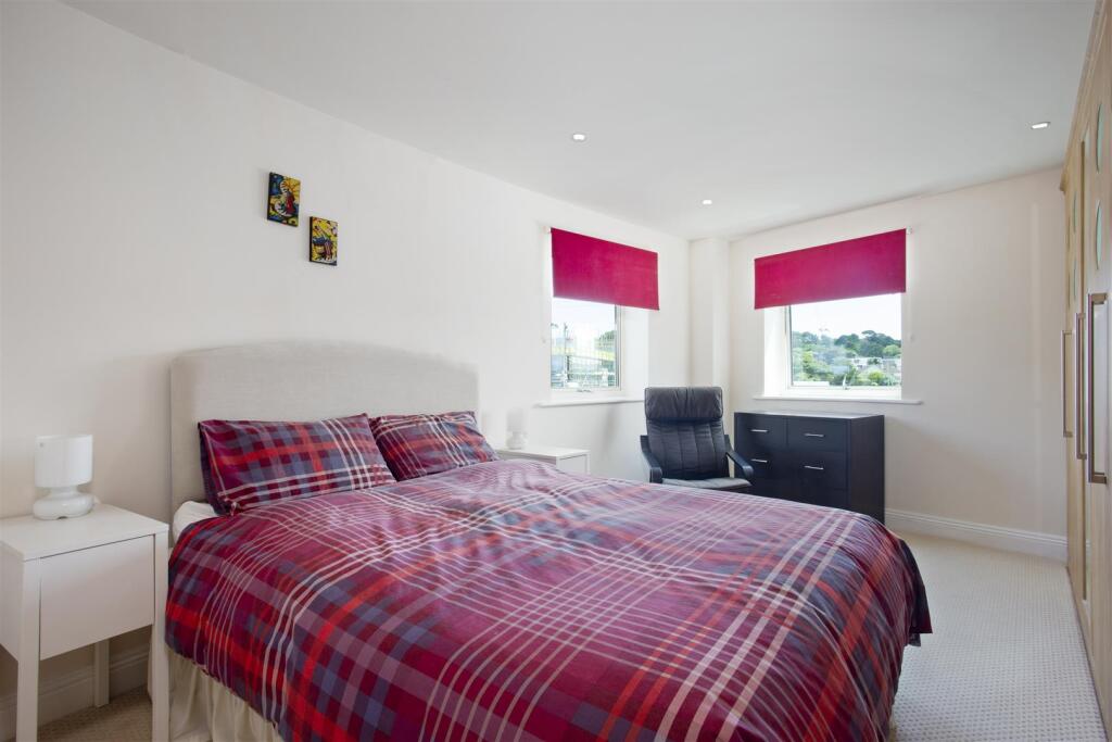 32B Salterns Way 320446 14.jpg