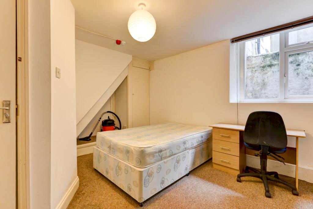 Cozy and tidy bedroom featuring a comfortable s...