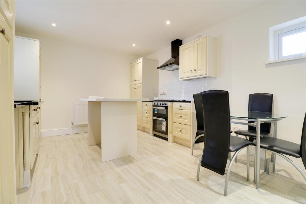 REAR KITCHEN/DINING ROOM measuring