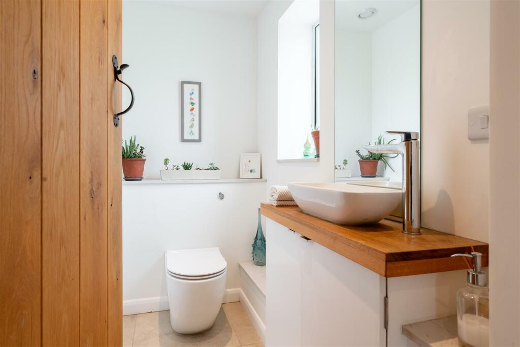 Downstairs Wc.jpg
