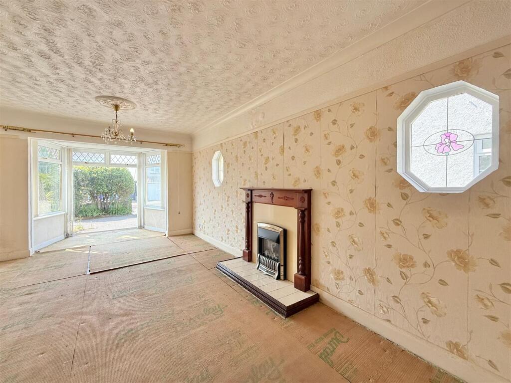 Lounge Full Length.JPG