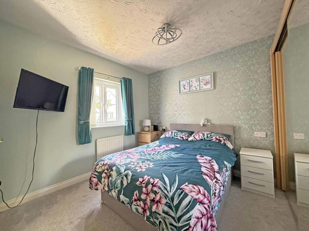 Captains Gardens 7 Bed 2.jpg