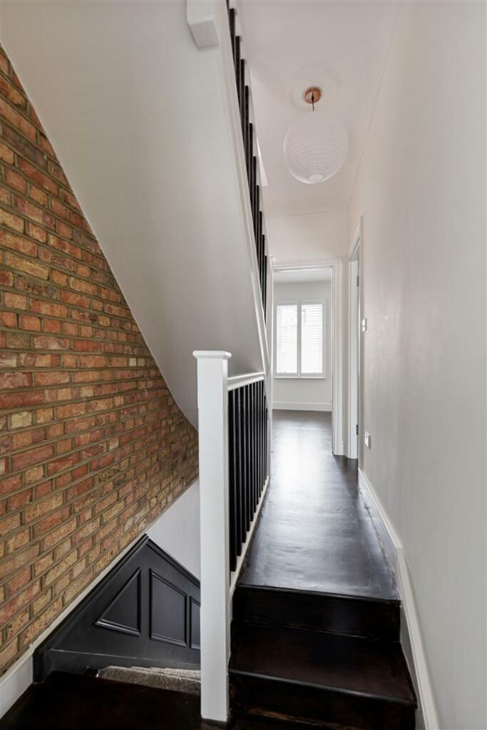 Crescent Road, E17