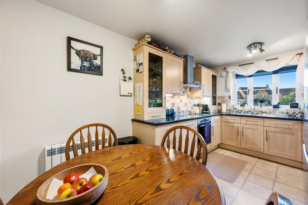 Dining area to kitchen.jpg