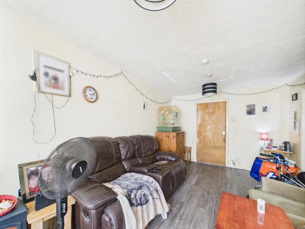 CAM01740G0-PR0384-STILL009