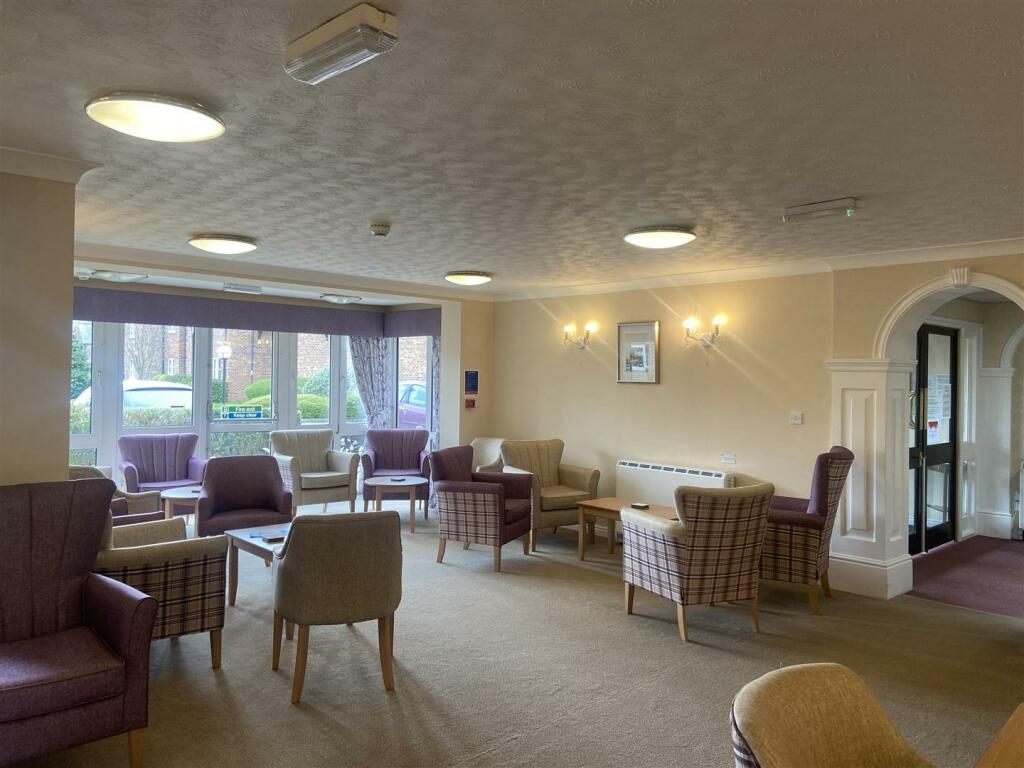 COMMUNAL LOUNGE