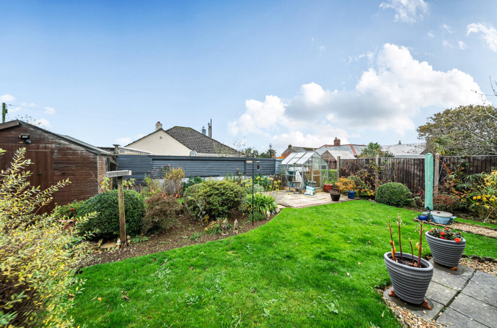 1375935-8-690b73b...