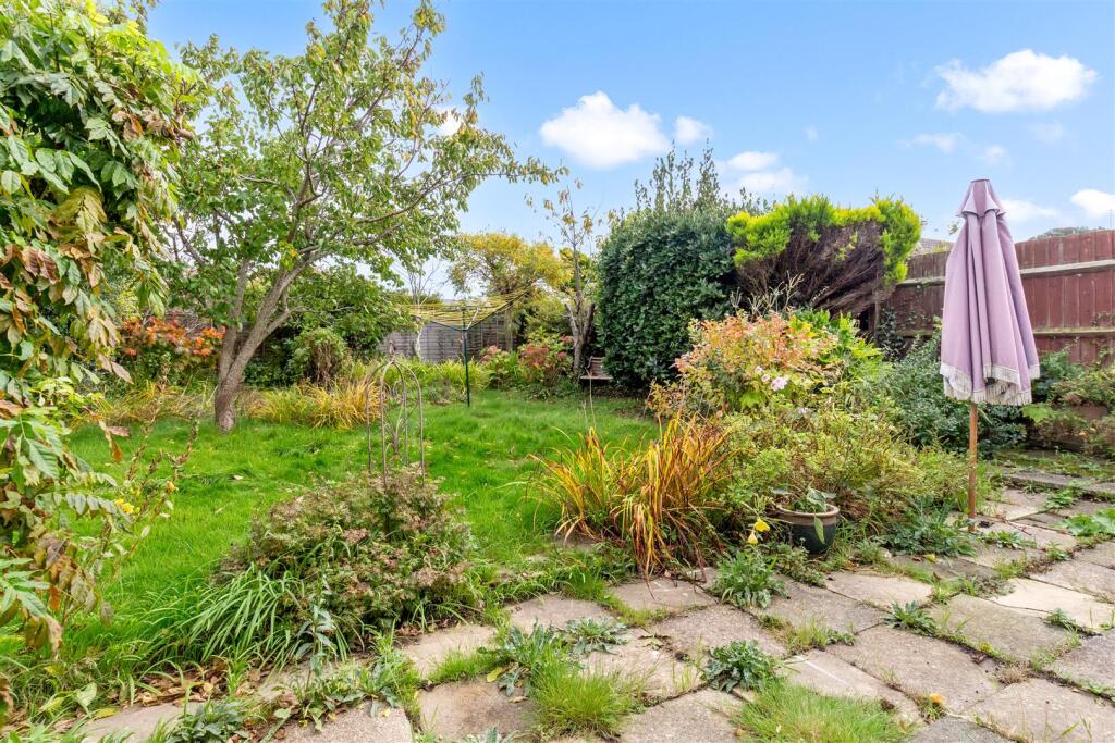 8 Midhurst Close-014.jpg